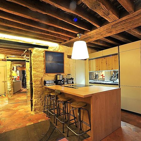 Beautiful Apartment In Historical Marais Paris Bagian luar foto