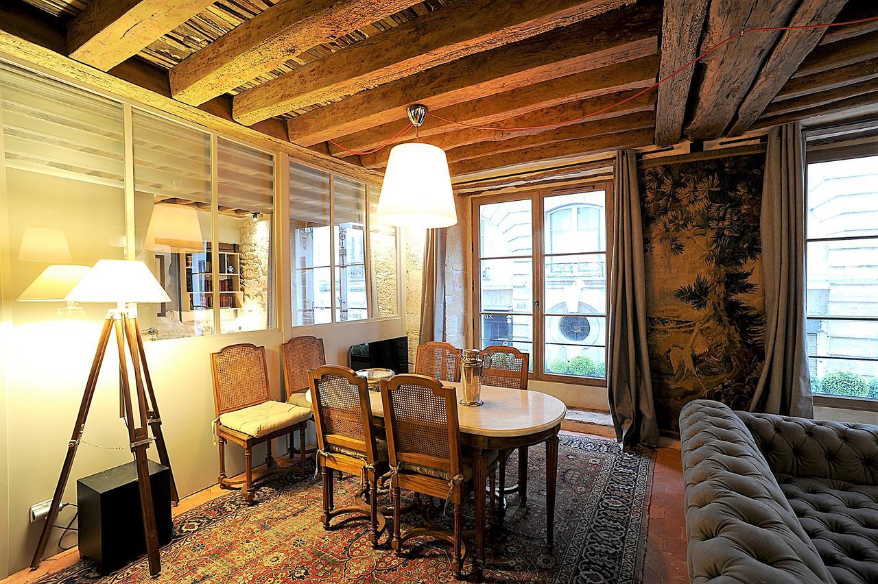 Beautiful Apartment In Historical Marais Paris Bagian luar foto