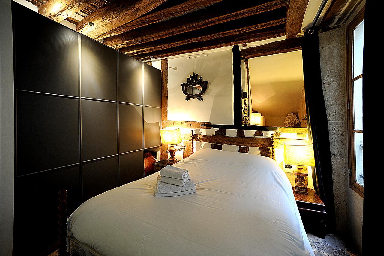 Beautiful Apartment In Historical Marais Paris Bagian luar foto