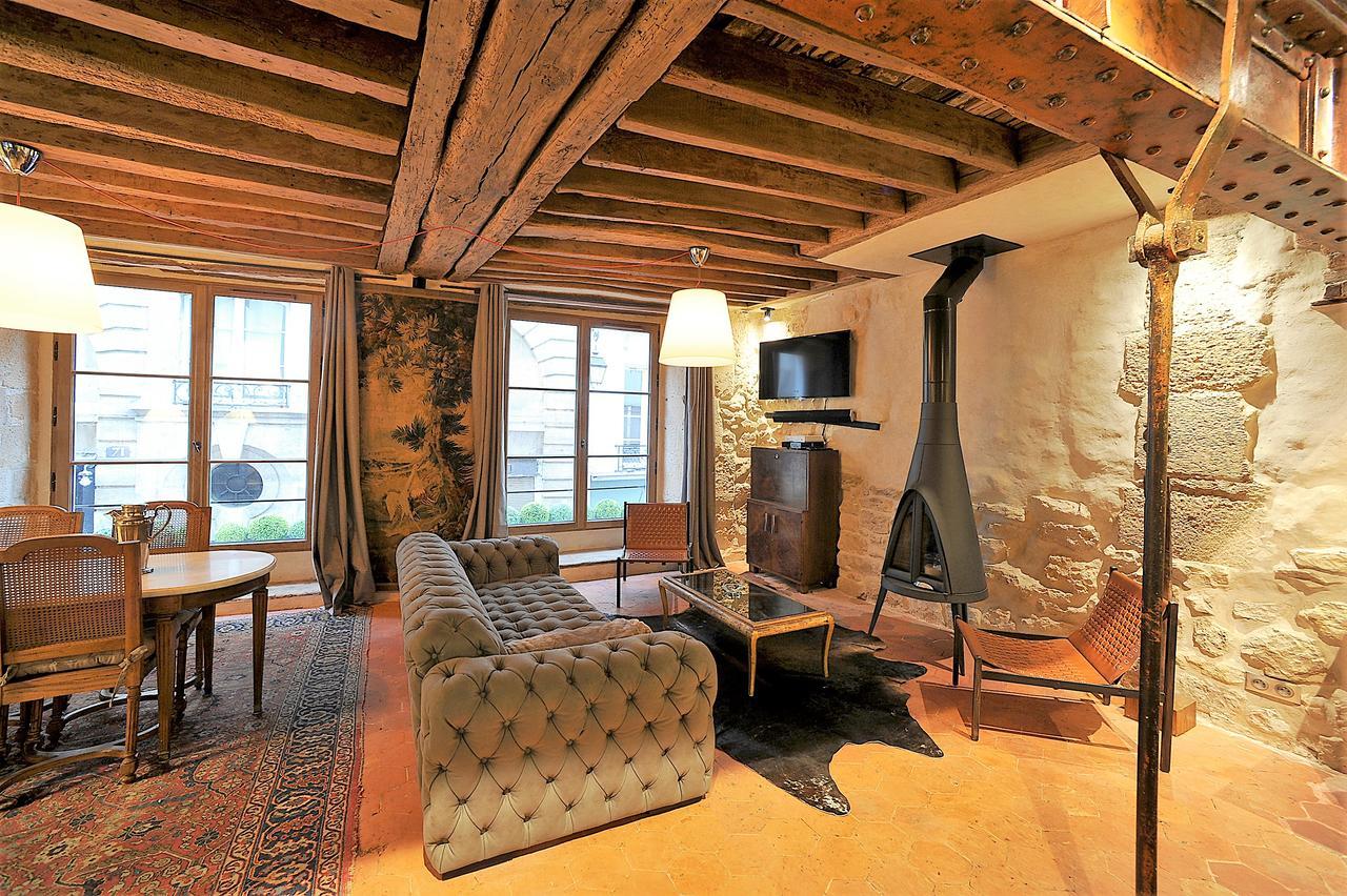 Beautiful Apartment In Historical Marais Paris Bagian luar foto