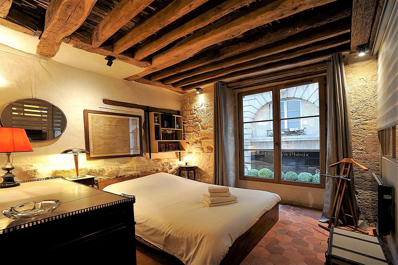 Beautiful Apartment In Historical Marais Paris Bagian luar foto