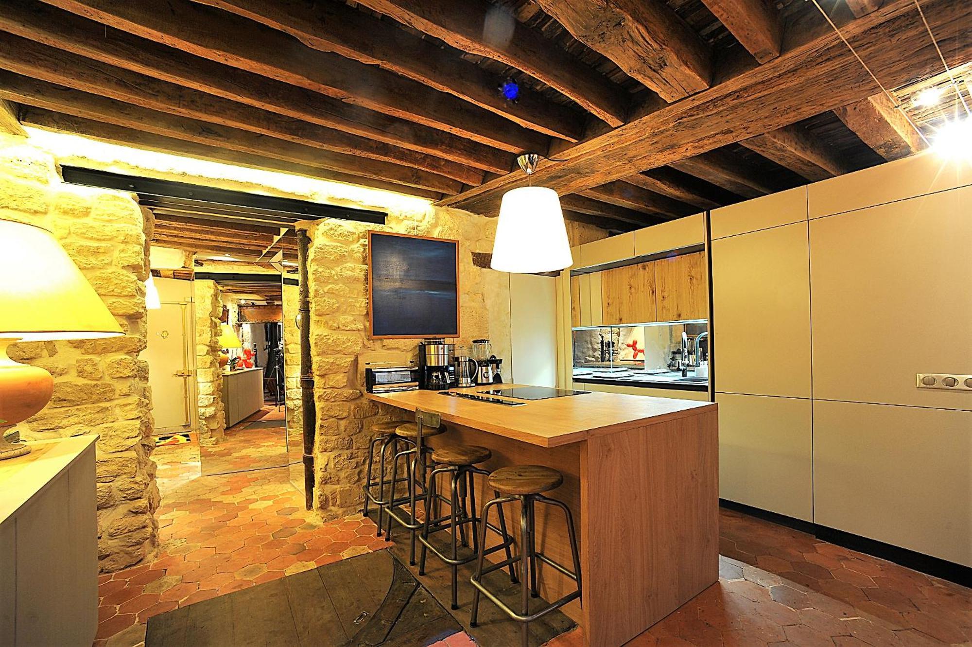 Beautiful Apartment In Historical Marais Paris Bagian luar foto