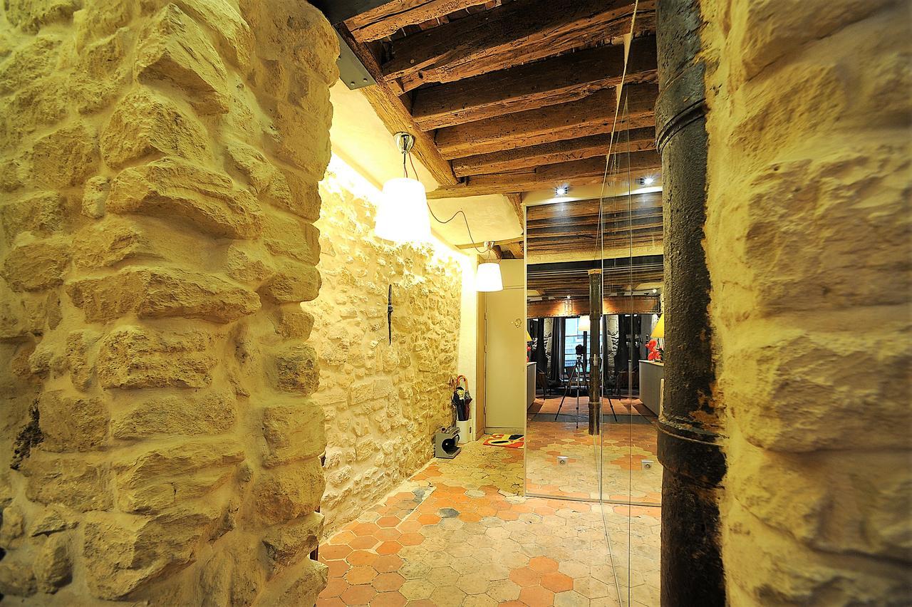 Beautiful Apartment In Historical Marais Paris Bagian luar foto