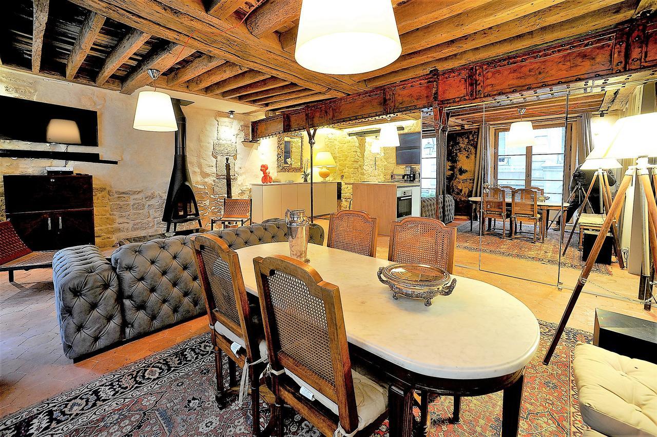 Beautiful Apartment In Historical Marais Paris Bagian luar foto