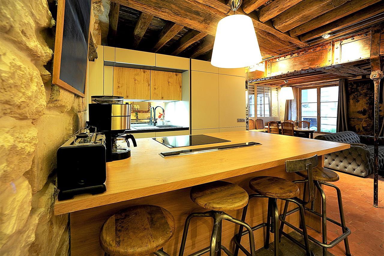 Beautiful Apartment In Historical Marais Paris Bagian luar foto