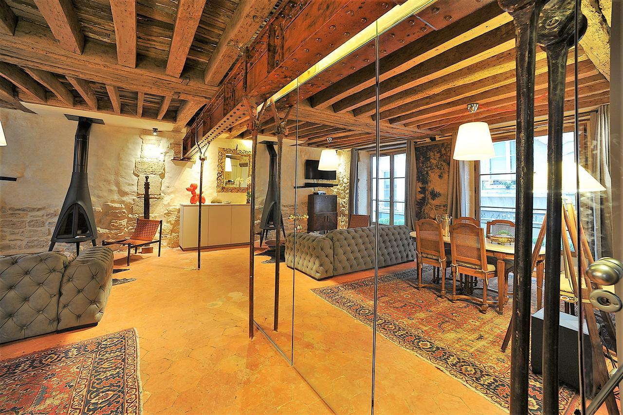 Beautiful Apartment In Historical Marais Paris Bagian luar foto