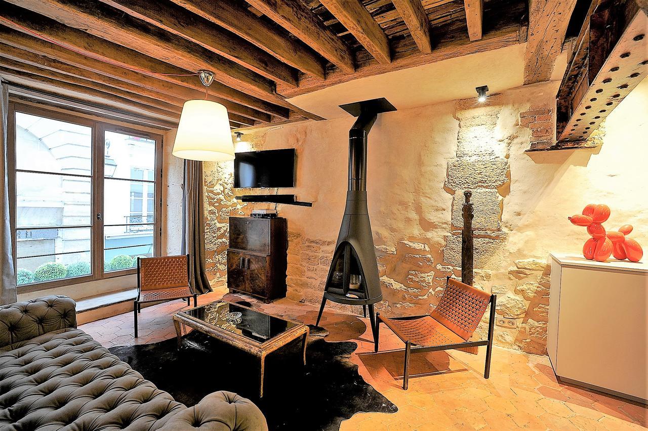 Beautiful Apartment In Historical Marais Paris Bagian luar foto