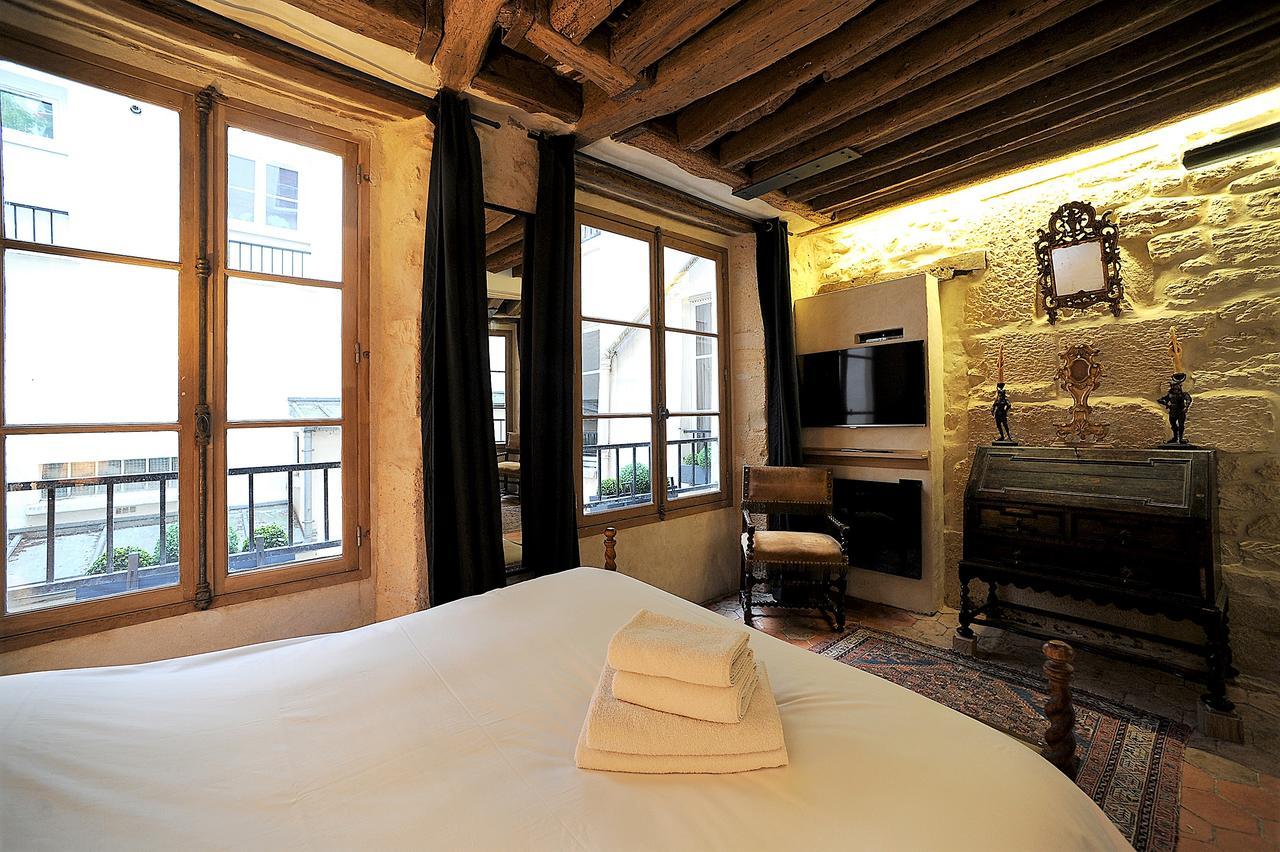 Beautiful Apartment In Historical Marais Paris Bagian luar foto