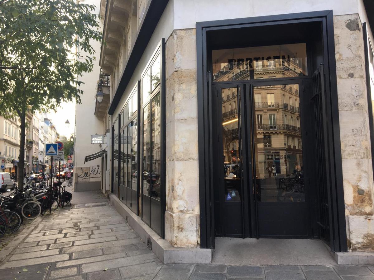 Beautiful Apartment In Historical Marais Paris Bagian luar foto